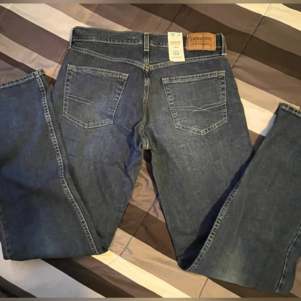 signature by Levi Strauss & Co. - Men’s Relaxed Fit Jeans, size 32x32 Dark wash - Picture 2 of 5